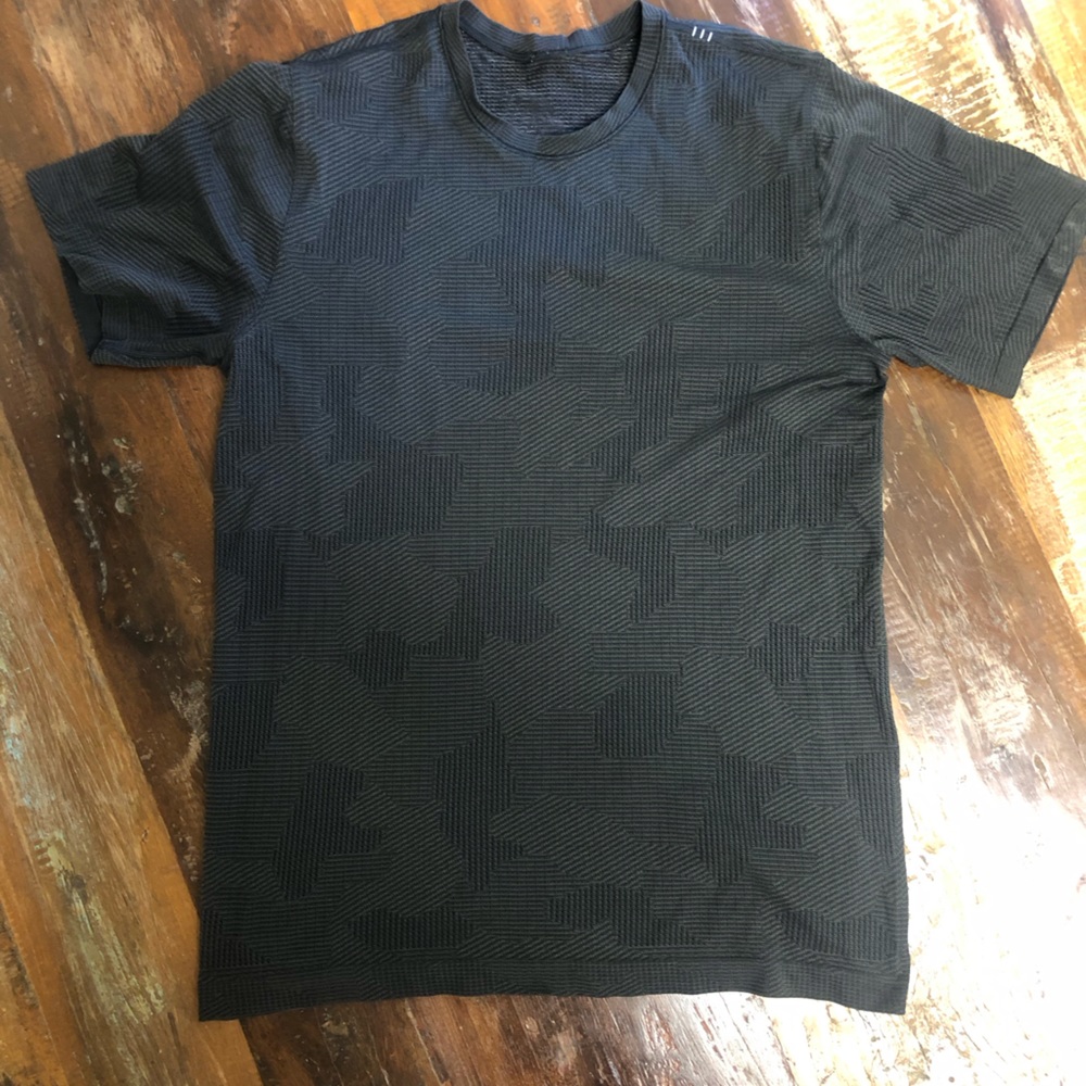 Lululemon Metal Vent Tech- Patterned Black/Gray